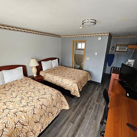Forest Plaza Motel Mount Forest エクステリア 写真