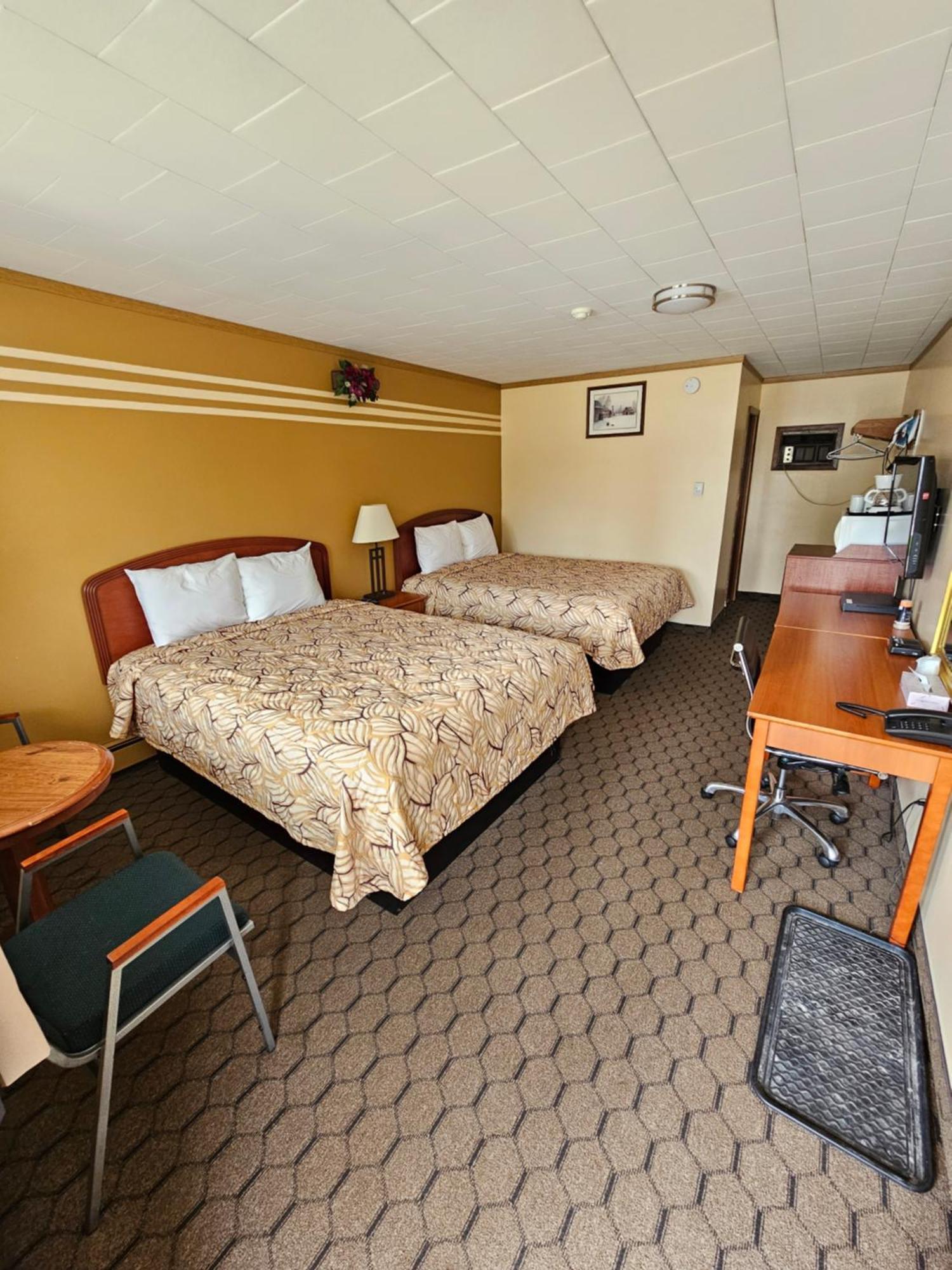 Forest Plaza Motel Mount Forest エクステリア 写真