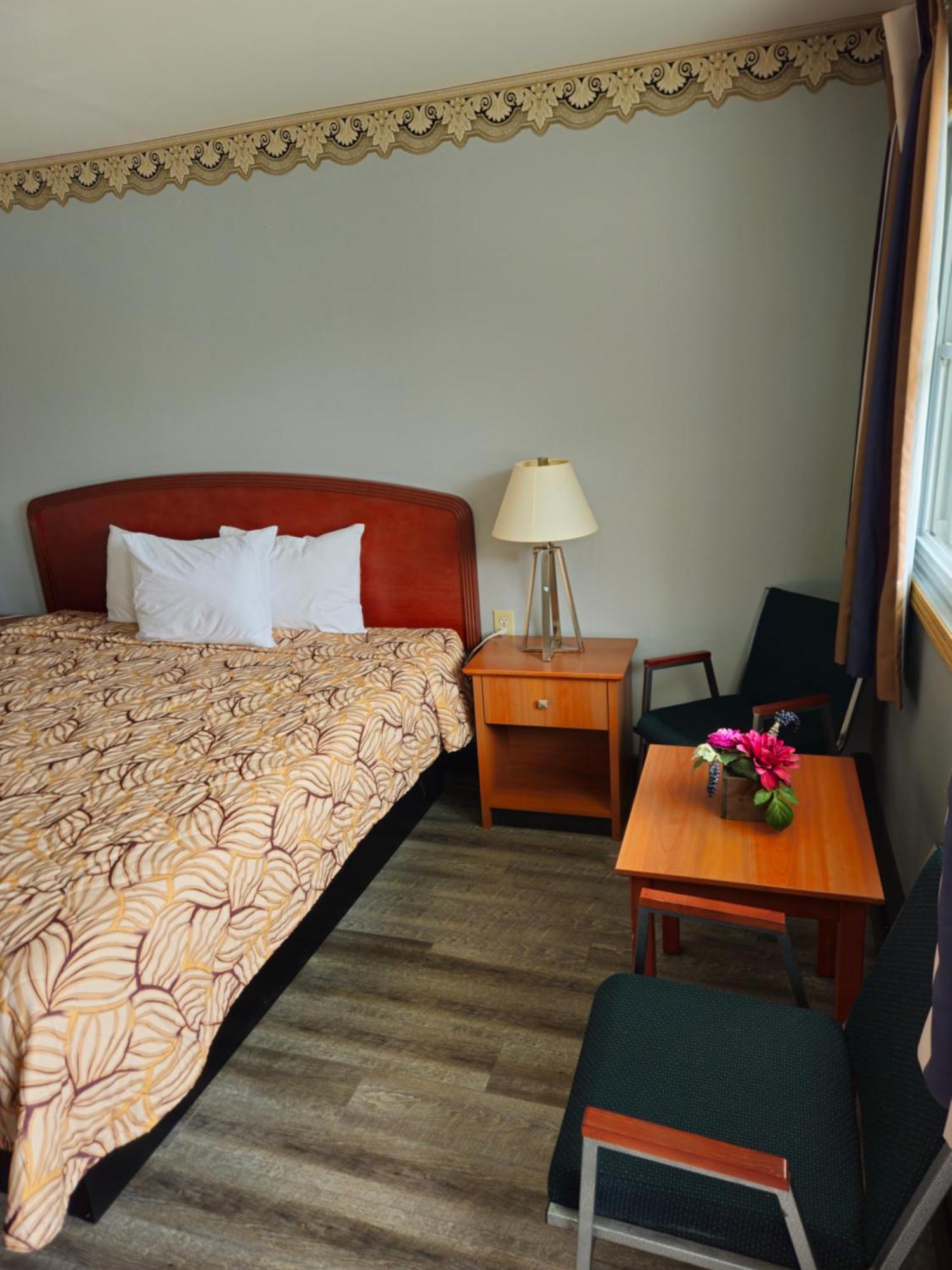 Forest Plaza Motel Mount Forest エクステリア 写真