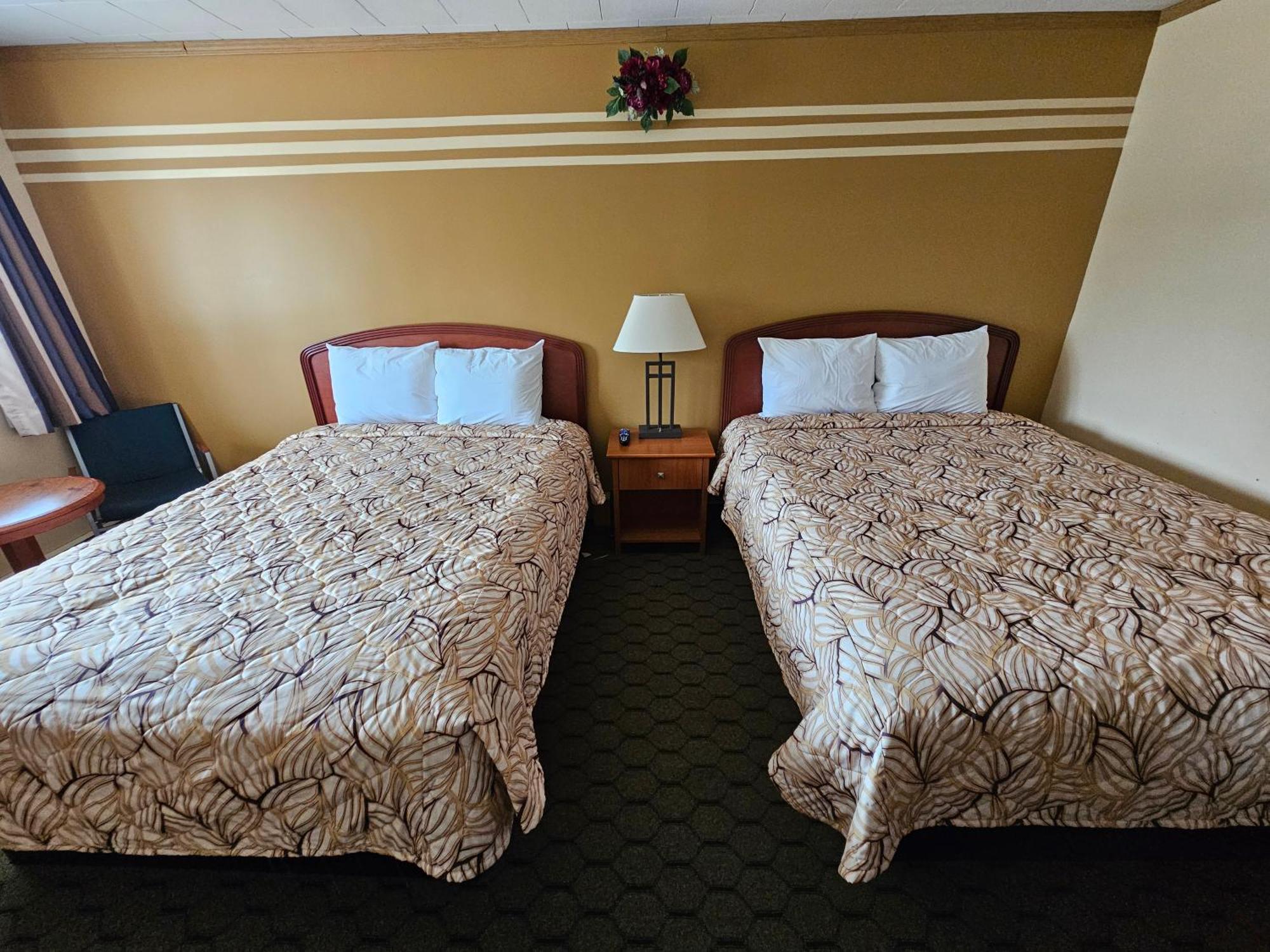 Forest Plaza Motel Mount Forest エクステリア 写真