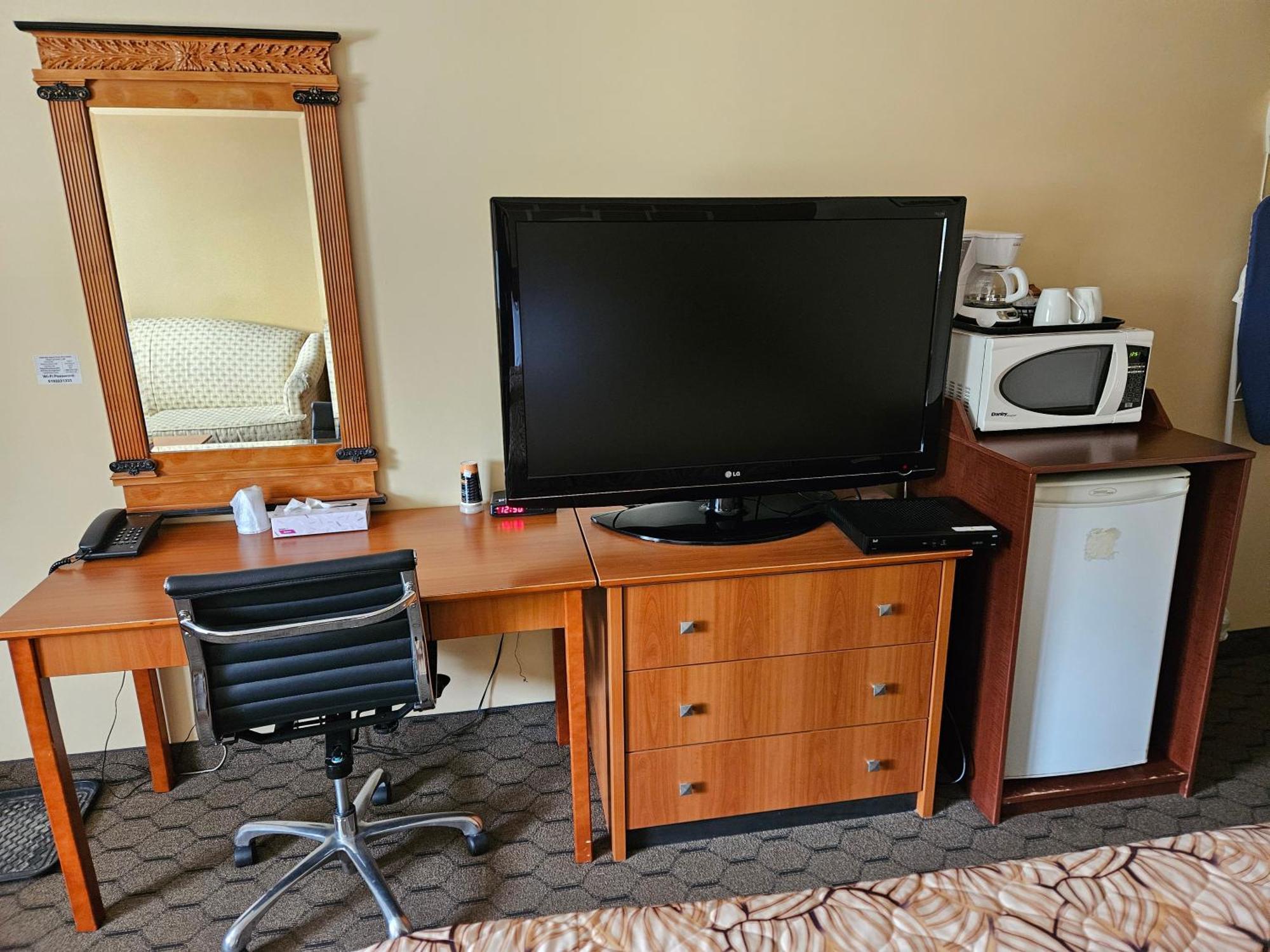Forest Plaza Motel Mount Forest エクステリア 写真