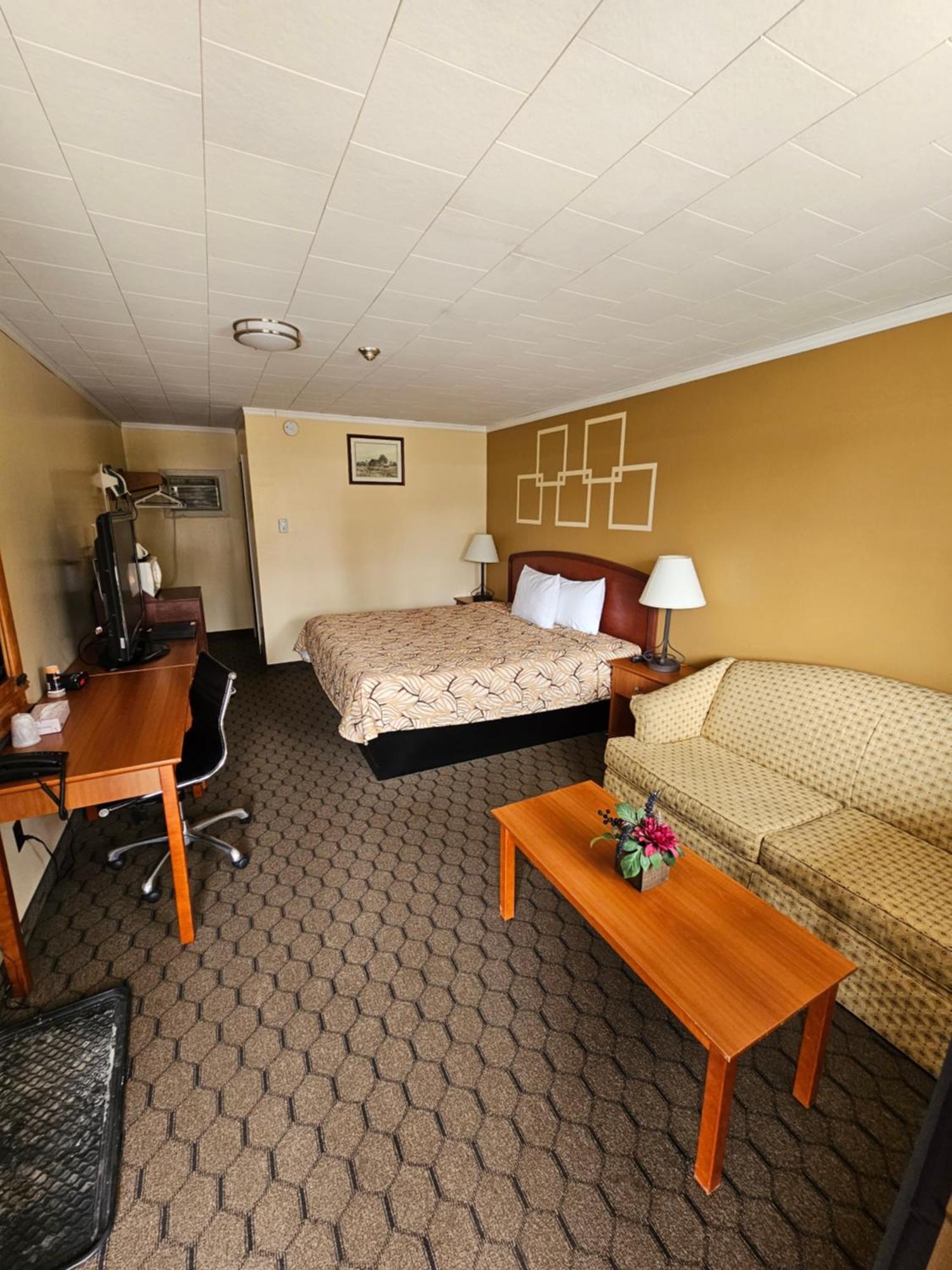 Forest Plaza Motel Mount Forest エクステリア 写真