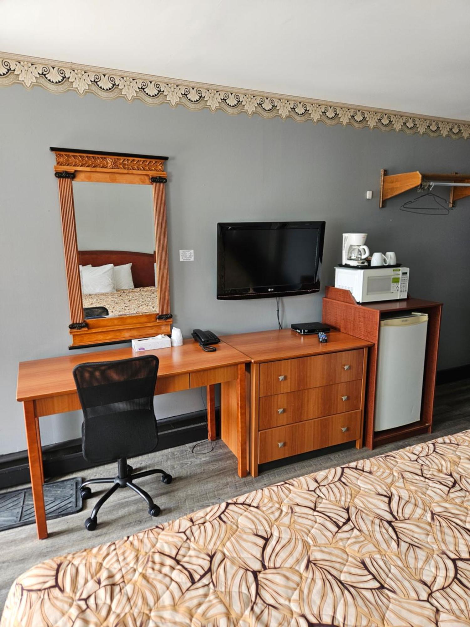 Forest Plaza Motel Mount Forest エクステリア 写真
