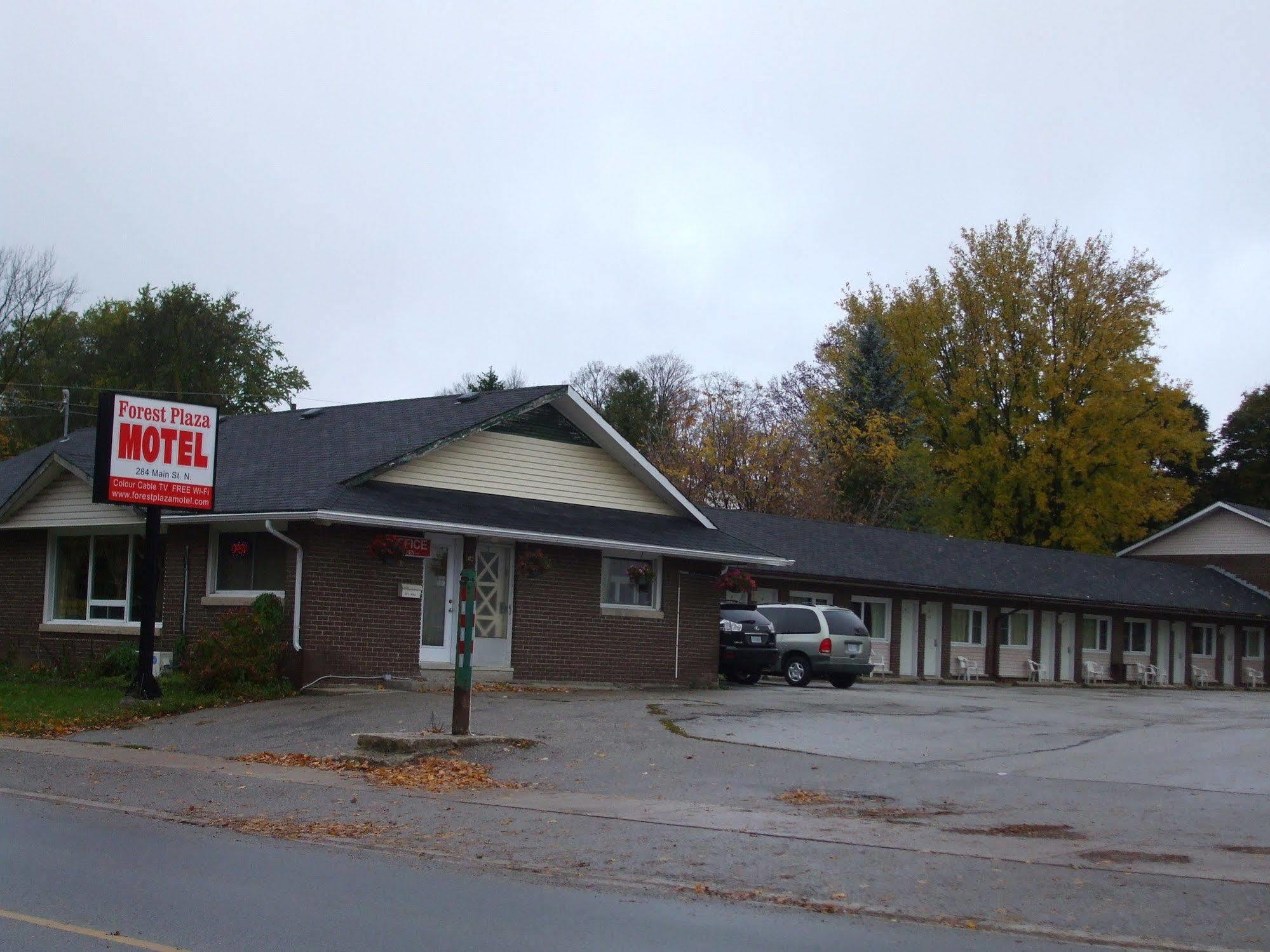 Forest Plaza Motel Mount Forest エクステリア 写真