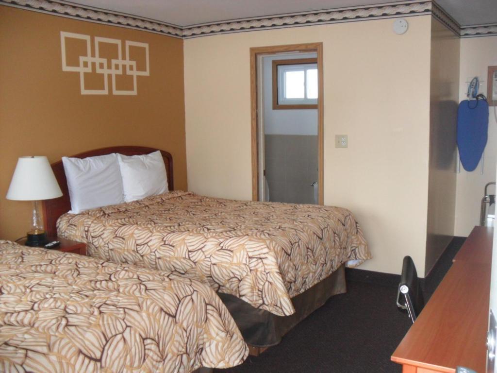 Forest Plaza Motel Mount Forest エクステリア 写真