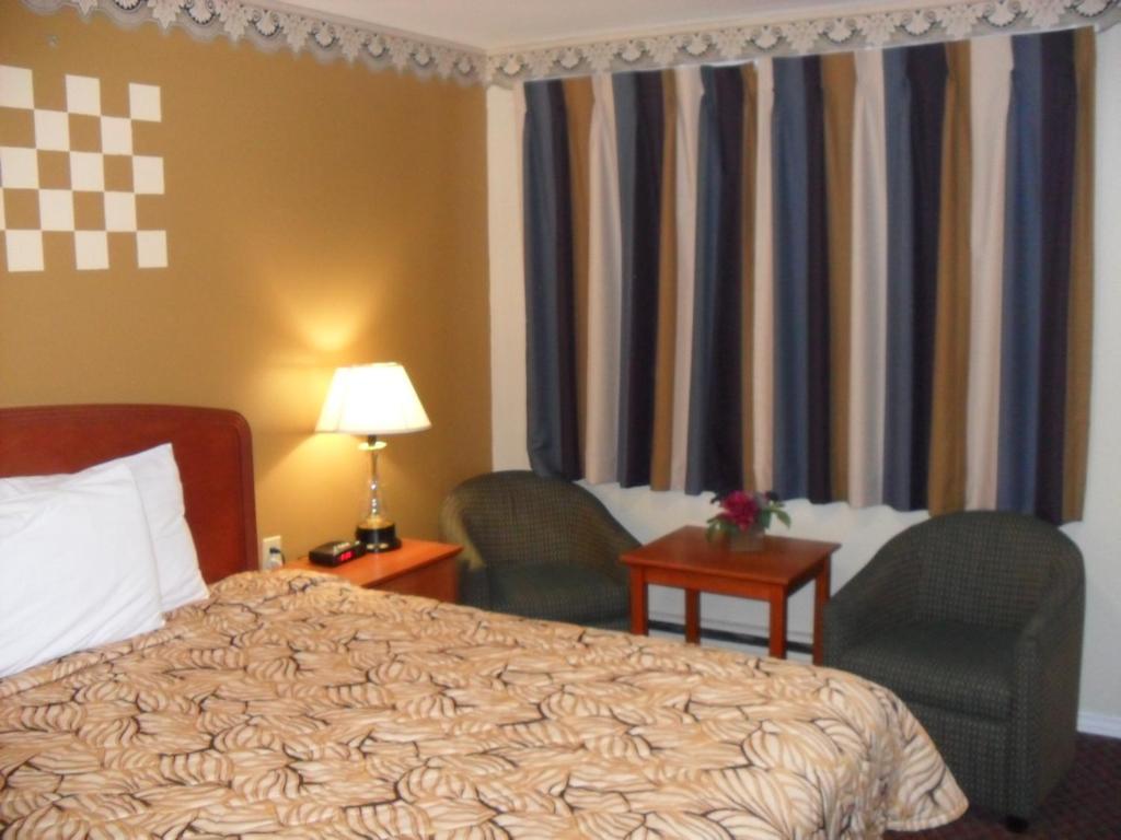 Forest Plaza Motel Mount Forest エクステリア 写真