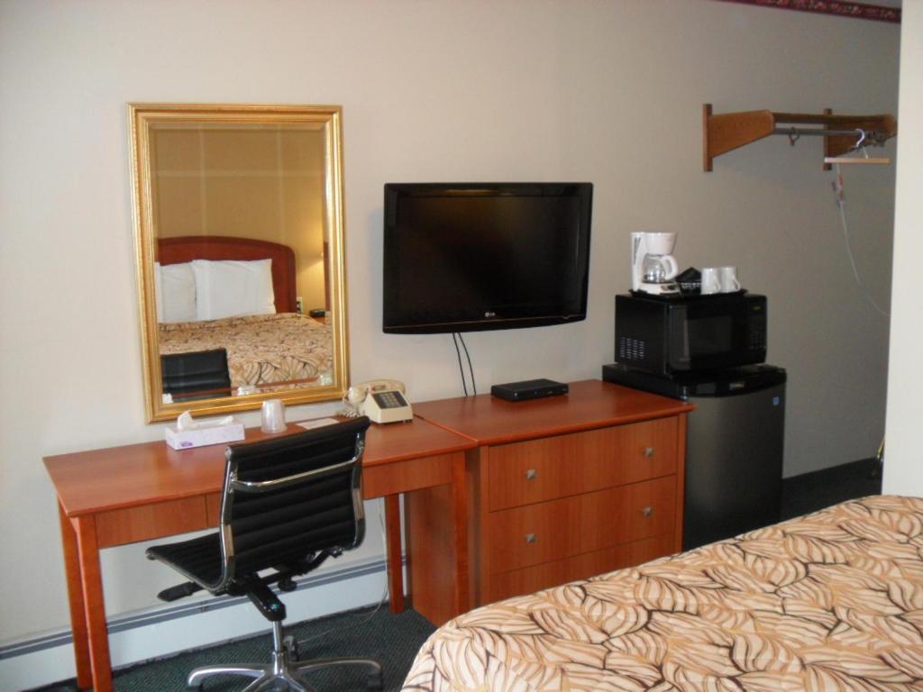 Forest Plaza Motel Mount Forest エクステリア 写真