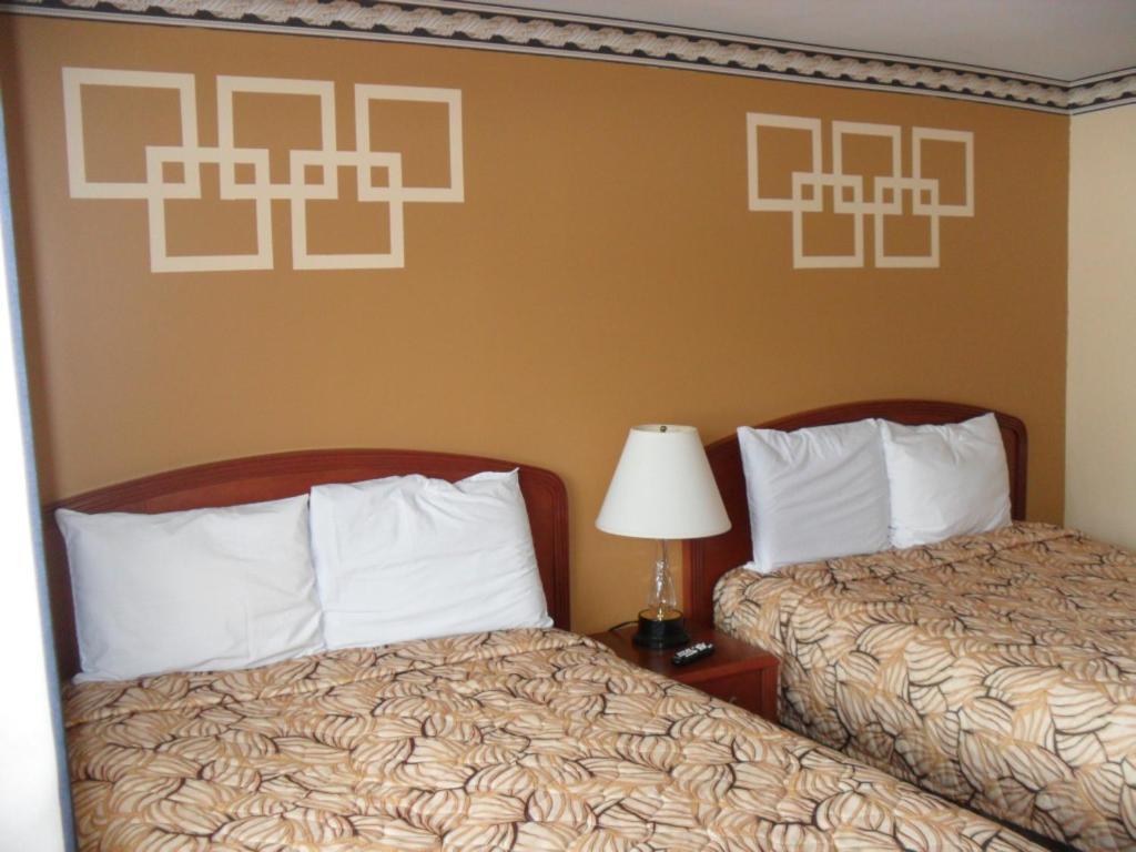 Forest Plaza Motel Mount Forest エクステリア 写真