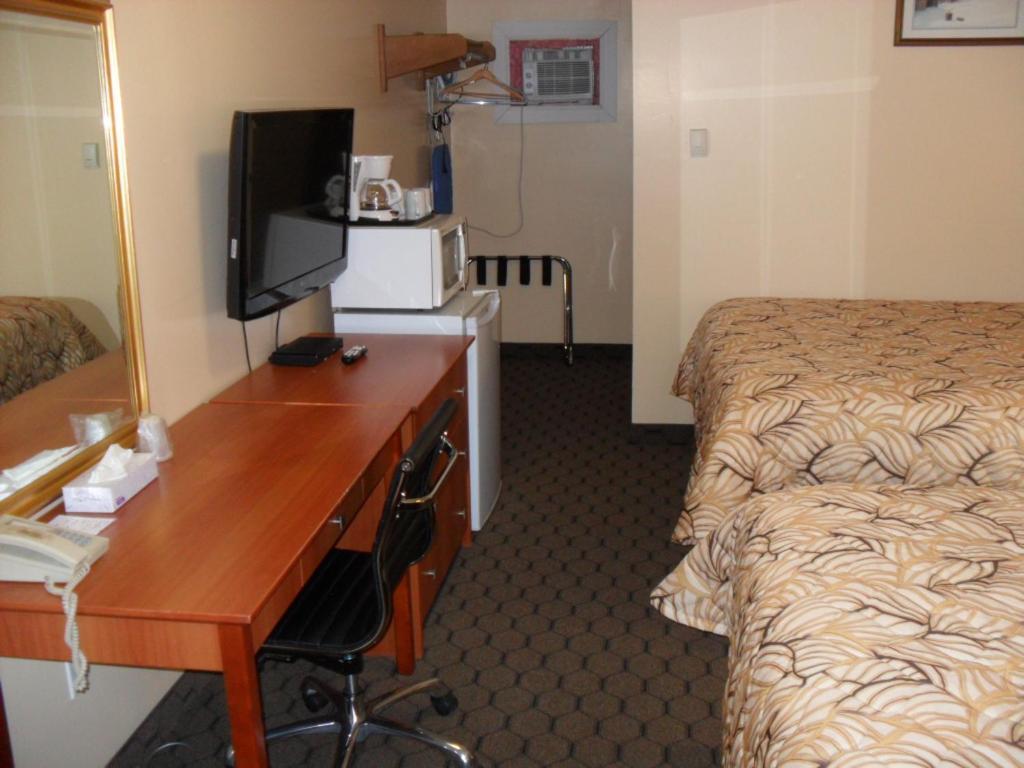 Forest Plaza Motel Mount Forest エクステリア 写真