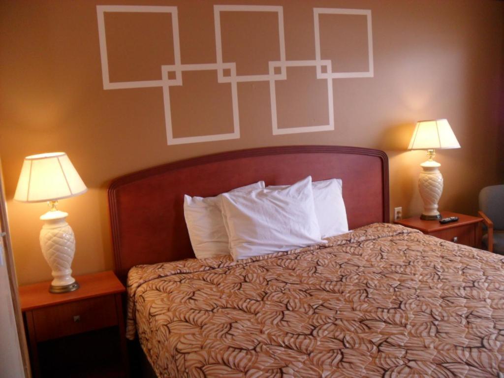 Forest Plaza Motel Mount Forest エクステリア 写真