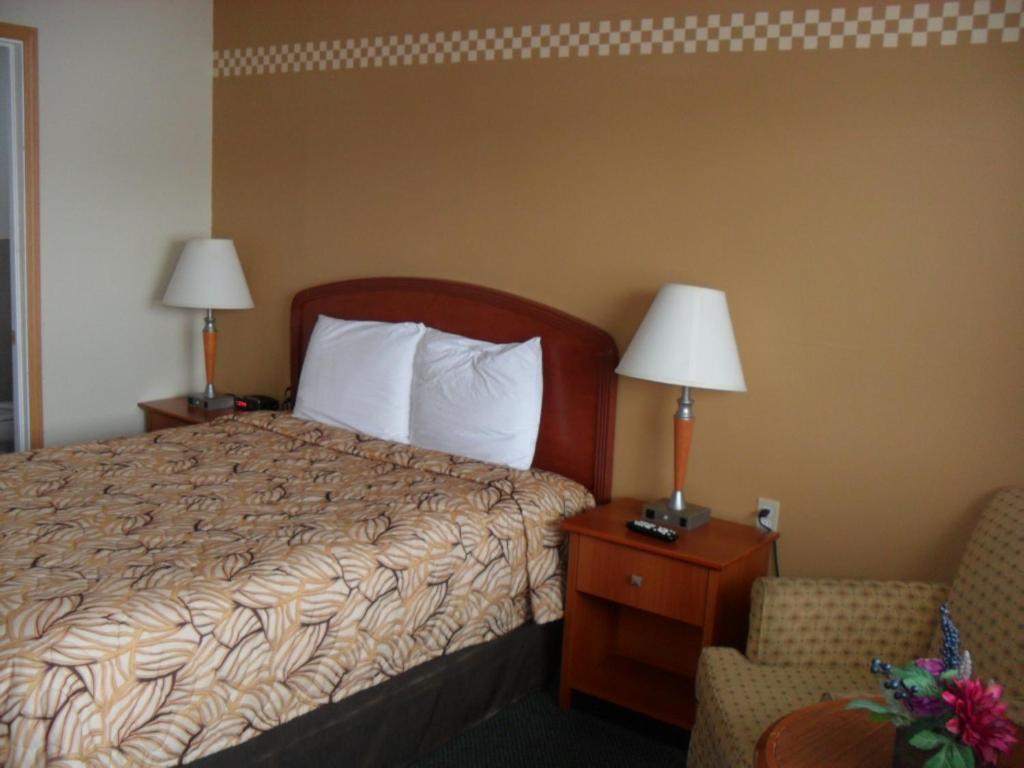Forest Plaza Motel Mount Forest エクステリア 写真