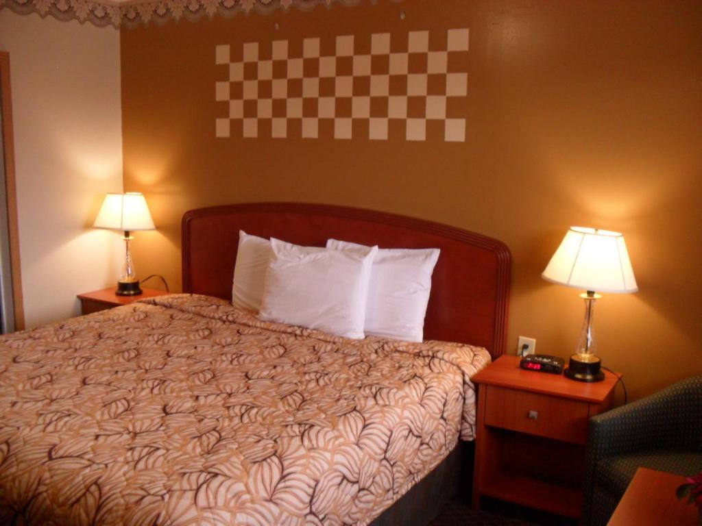 Forest Plaza Motel Mount Forest エクステリア 写真