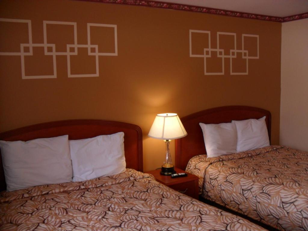 Forest Plaza Motel Mount Forest エクステリア 写真
