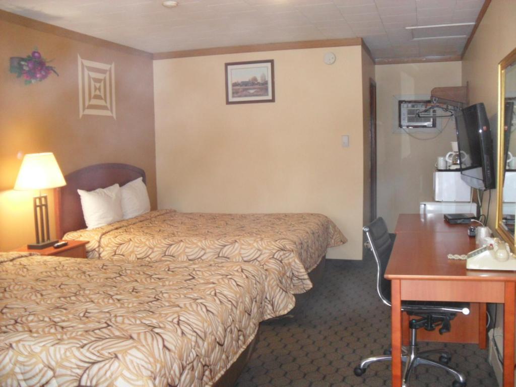 Forest Plaza Motel Mount Forest エクステリア 写真